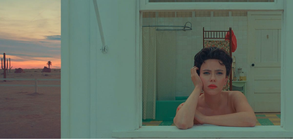 Cannes 76 | Wes Anderson elabora la sua paura del vuoto in Asteroid City