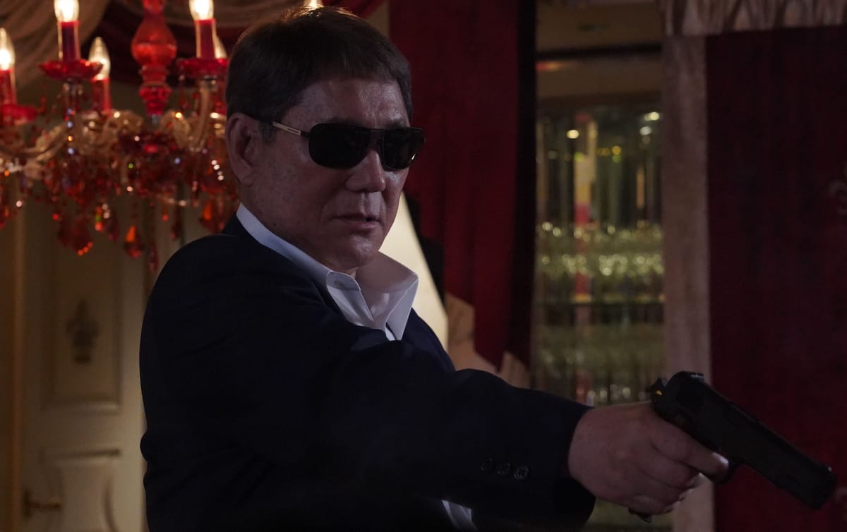 Venezia 81 | Broken Rage di Takeshi Kitano è un divertissement teorico sul cinema e sulla sua carriera