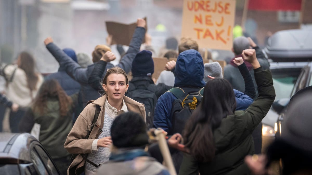 Venezia 81 | Thomas Vinterberg ridisegna la geografia delle migrazioni con una serie tv