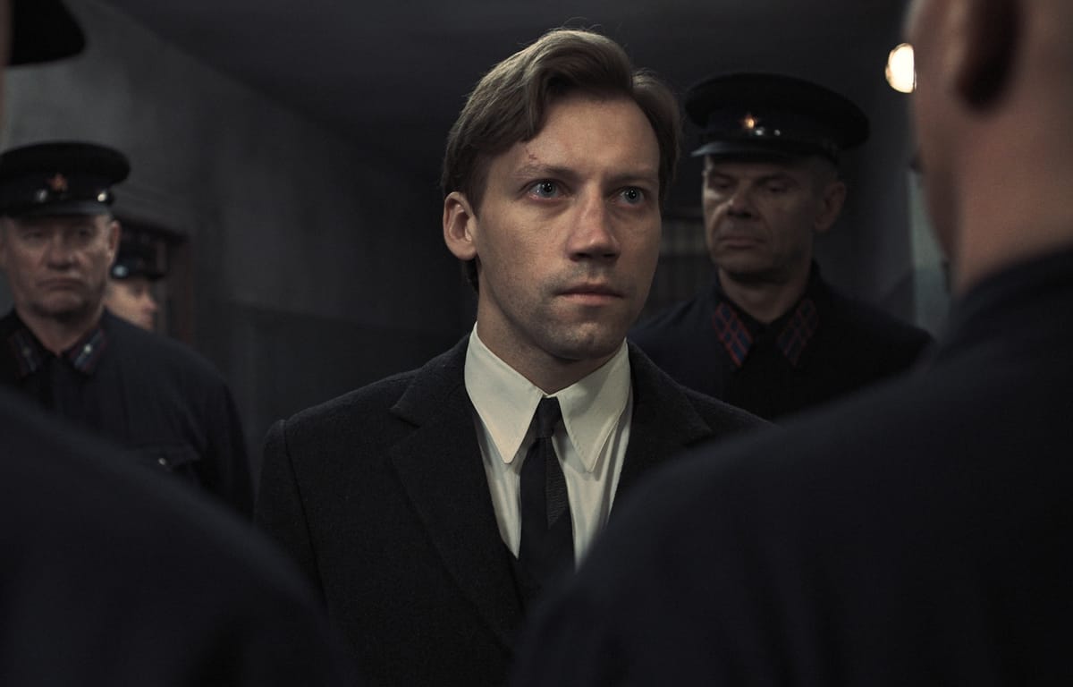 Cannes 78 | Two Prosecutors di Sergei Loznitsa: la dittatura come teatro dell’assurdo