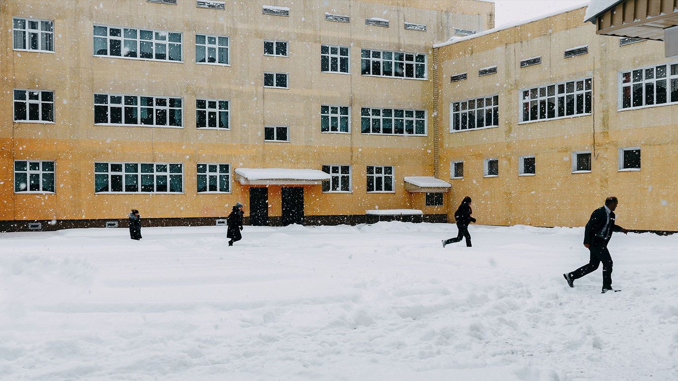 IFFR 2022 | Assault, thriller archetipico che ride dell’inadeguatezza maschile