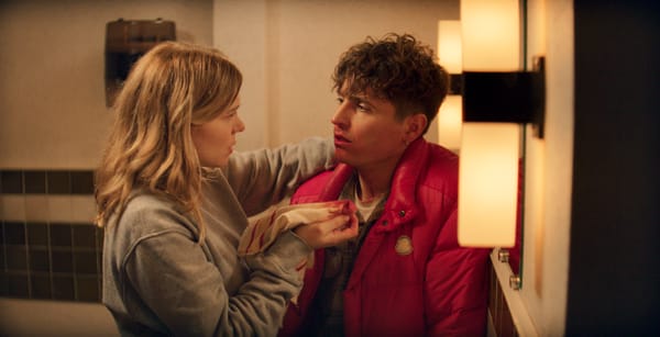 Cannes 77 | Quentin Dupieux si camuffa da intelligenza artificiale ne Le Deuxième Acte