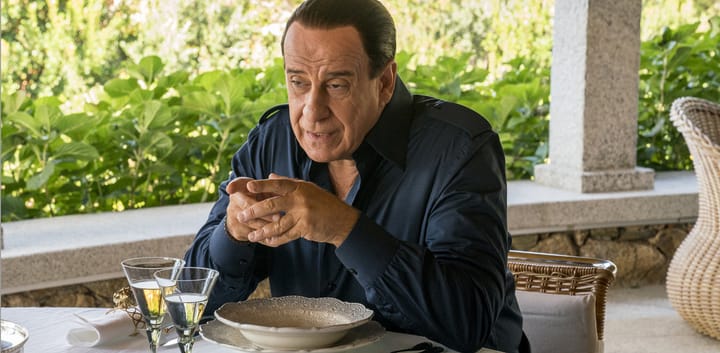 Loro di Paolo Sorrentino comincia “alla Scorsese” e finisce “alla Totò”