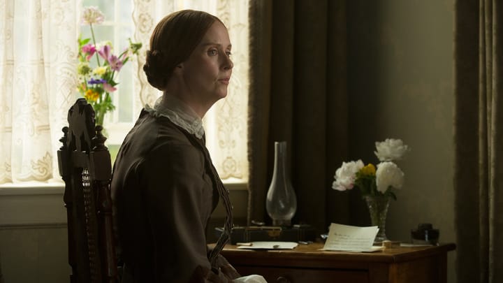 A Quiet Passion, Terence Davies si “conforma” ed “in segreto disobbedisce”