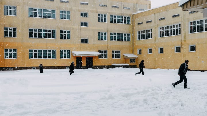 IFFR 2022 | Assault, thriller archetipico che ride dell’inadeguatezza maschile